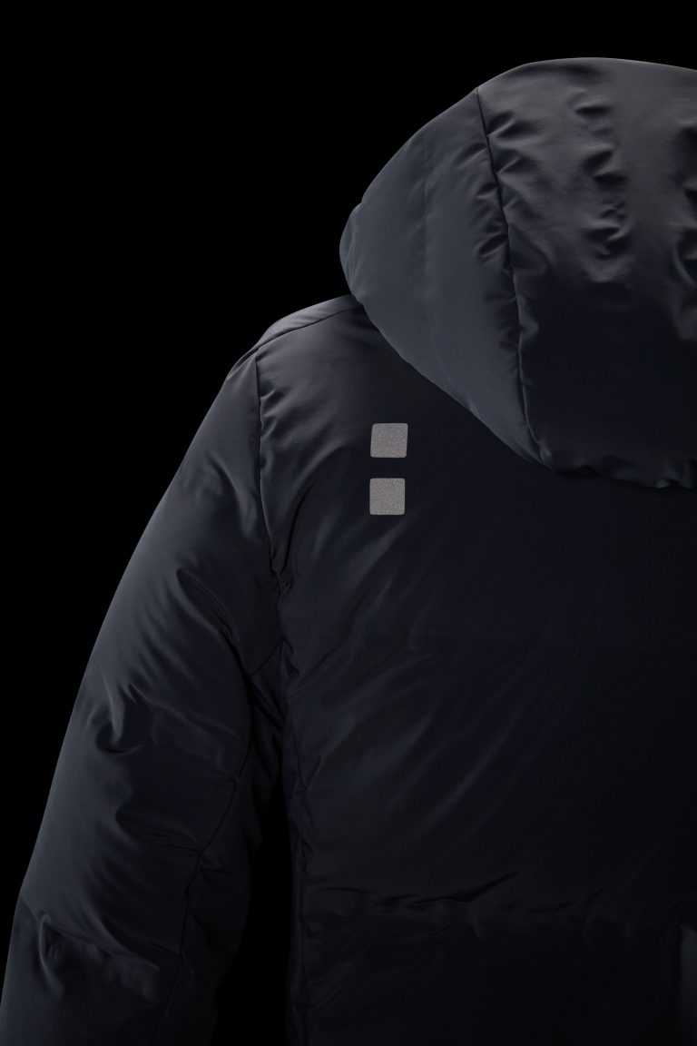 7053_990_thunder_parka_black_0064_screen