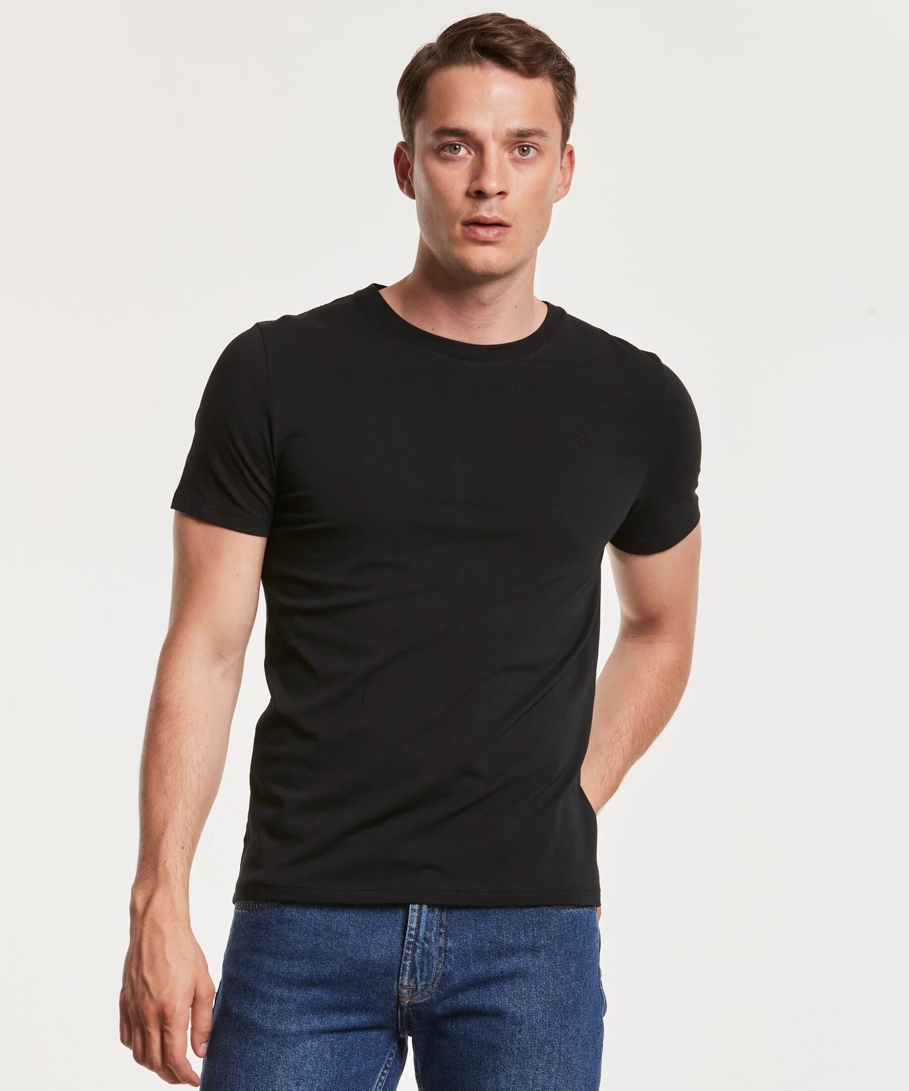 370_41c9629460-350098-james-tee-99-black-1-full