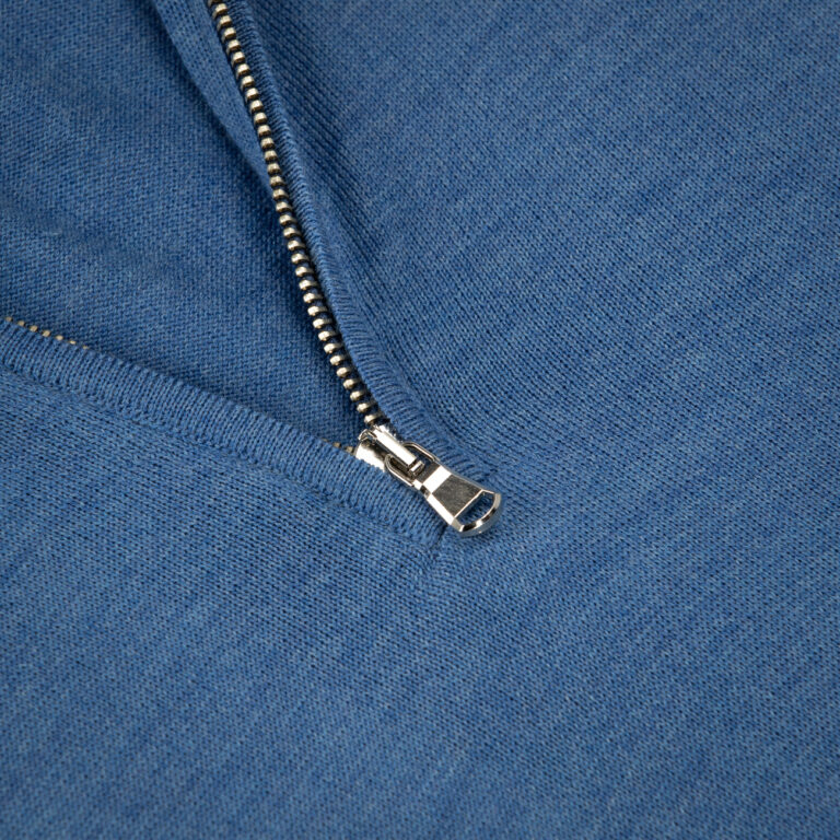 merino-halfzip-lt-blue-detail