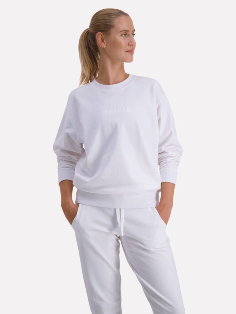 runrelax_ss21_inhale-exhale-sweatshirt_pure-white-half-body