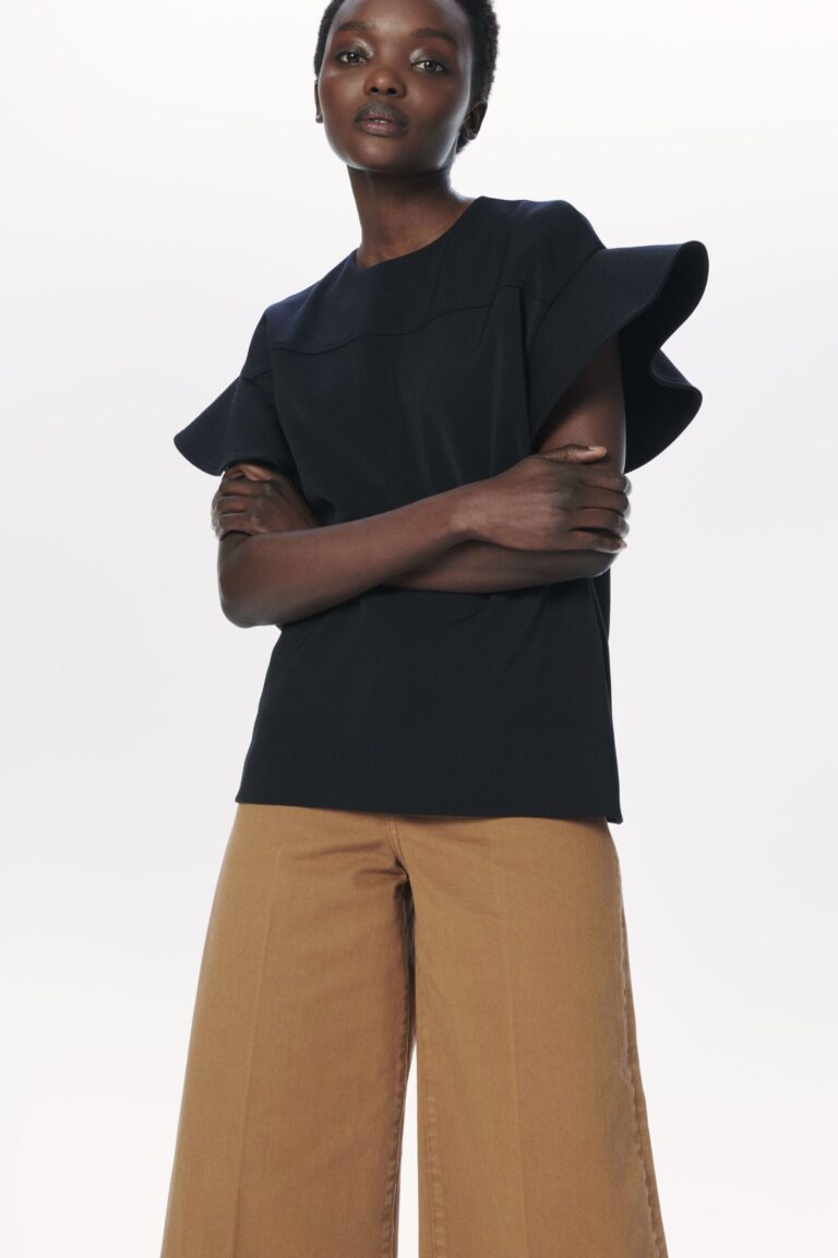 308_080__2321wtp002969a_flounce_sleeve_top_black_7112_2700_4050_lr_25fc4154-ec60-4c39-8b12-cb056c751131_2000x