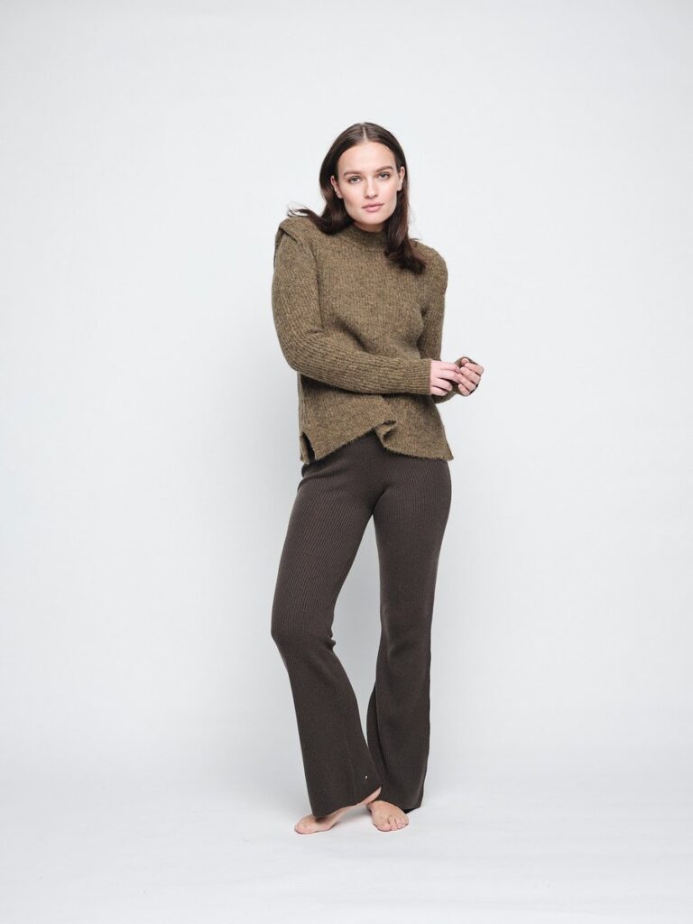 1055_df7223700d-mars-alpaca-sweater-hunter-green-medium