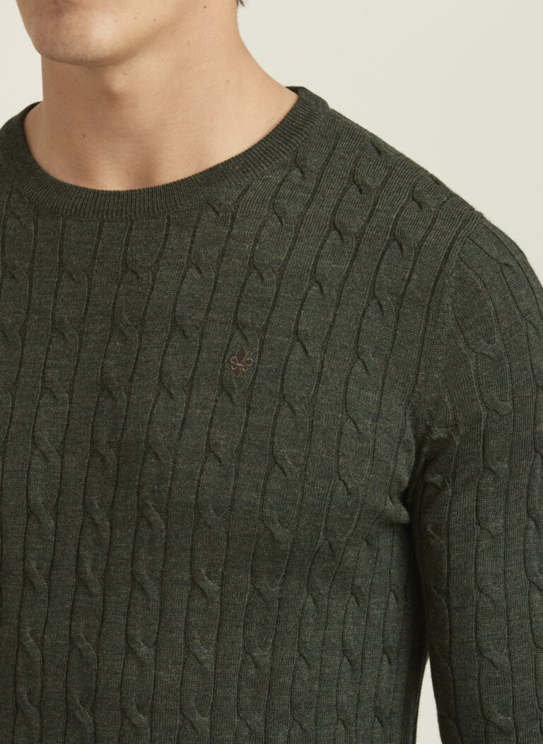 901147-merino-cable-oneck-77-olive-3-crop