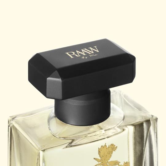 room_64_eau_de_parfum_raaw_by_trice_white_closeup_540x