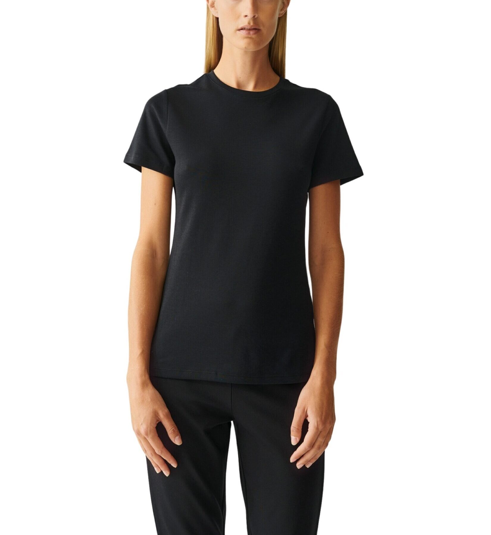 agnes-black-2023.06.19-juliejosphine_aw23_s45_1483-scaled-1