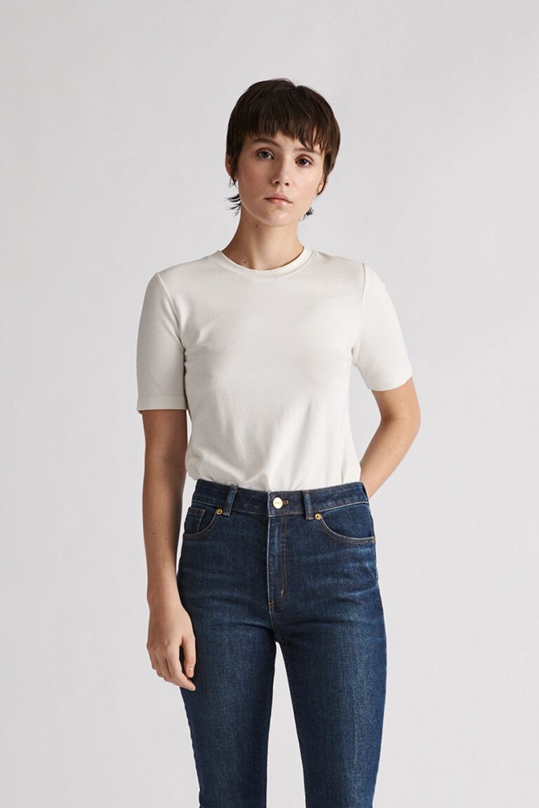 chambers-top-stylein-minimalistic-scandinavian-timeless-classics-classic-jersey-top-slim-tshirt-white-basics-basic-viscose-tee-3