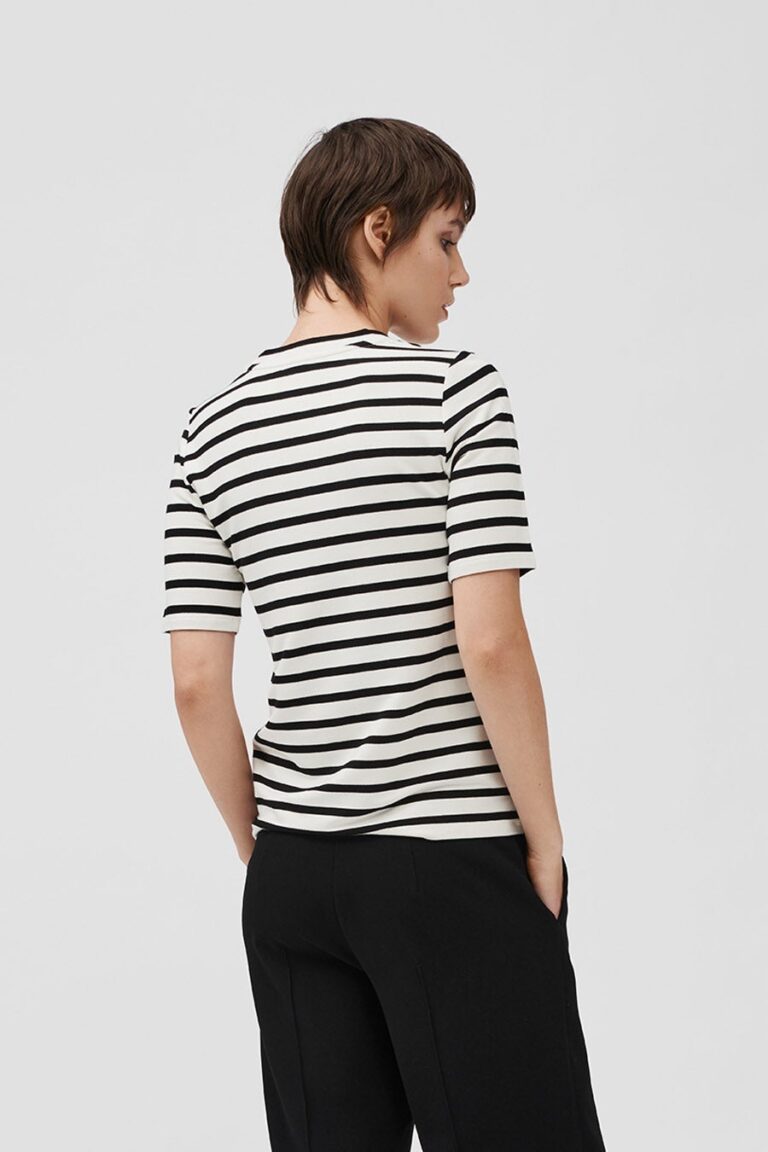 chambers-top-stylein-minimalistic-scandinavian-timeless-classics-classic-jersey-top-slim-tshirt-white-black-striped-basics-basic-viscose-tee-3