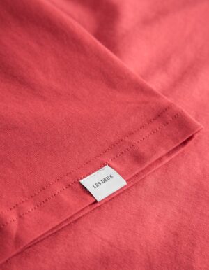 lens_t-shirt-t-shirt-ldm101046-611215-baked_apple_red_ivory-3_700x