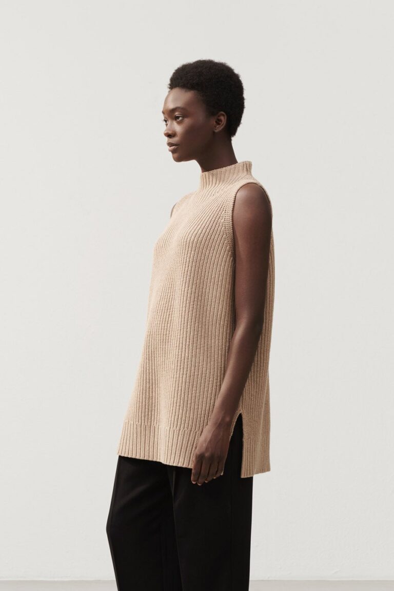 stylein-minimalistic-scandinavian-timeless-swedish-design-womenswear-classics-classic-adorlee-vest-knit-knitwear-knits-nougat-beige-cotton-wool-summer-sleeveless-2