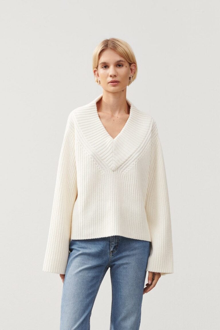 stylein-minimalistic-scandinavian-timeless-swedish-design-womenswear-classics-classic-amberlyn-sweater-knit-knitwear-knits-white-cotton-wool-summer-spring-oversized-boxy-1