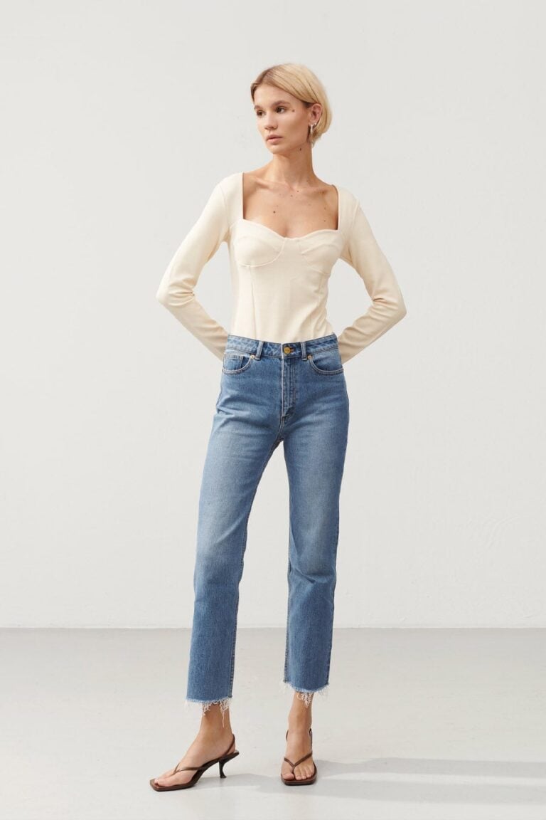 stylein-minimalistic-scandinavian-timeless-swedish-design-womenswear-classics-classic-diandra-creme-all-creme-long-sleve-top-cocktail-top-slim-all-season-top-2