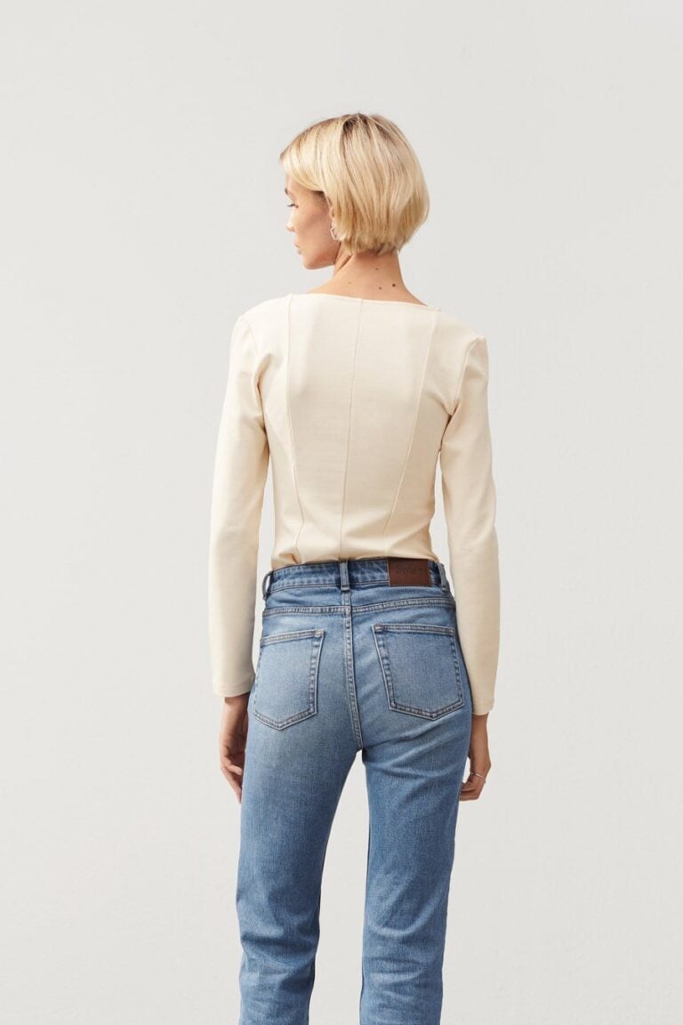 stylein-minimalistic-scandinavian-timeless-swedish-design-womenswear-classics-classic-diandra-creme-all-creme-long-sleve-top-cocktail-top-slim-all-season-top-4