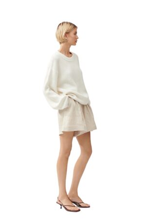 stylein-minimalistic-scandinavian-timeless-swedish-design-womenswear-online-exclusive-solone-shorts-beige-summer-spring-chic-linen-0
