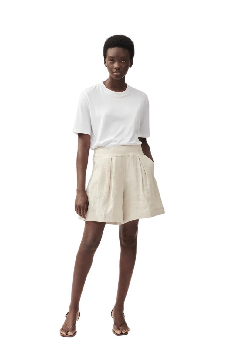 stylein-minimalistic-scandinavian-timeless-swedish-design-womenswear-online-exclusive-solone-shorts-beige-summer-spring-chic-linen-3