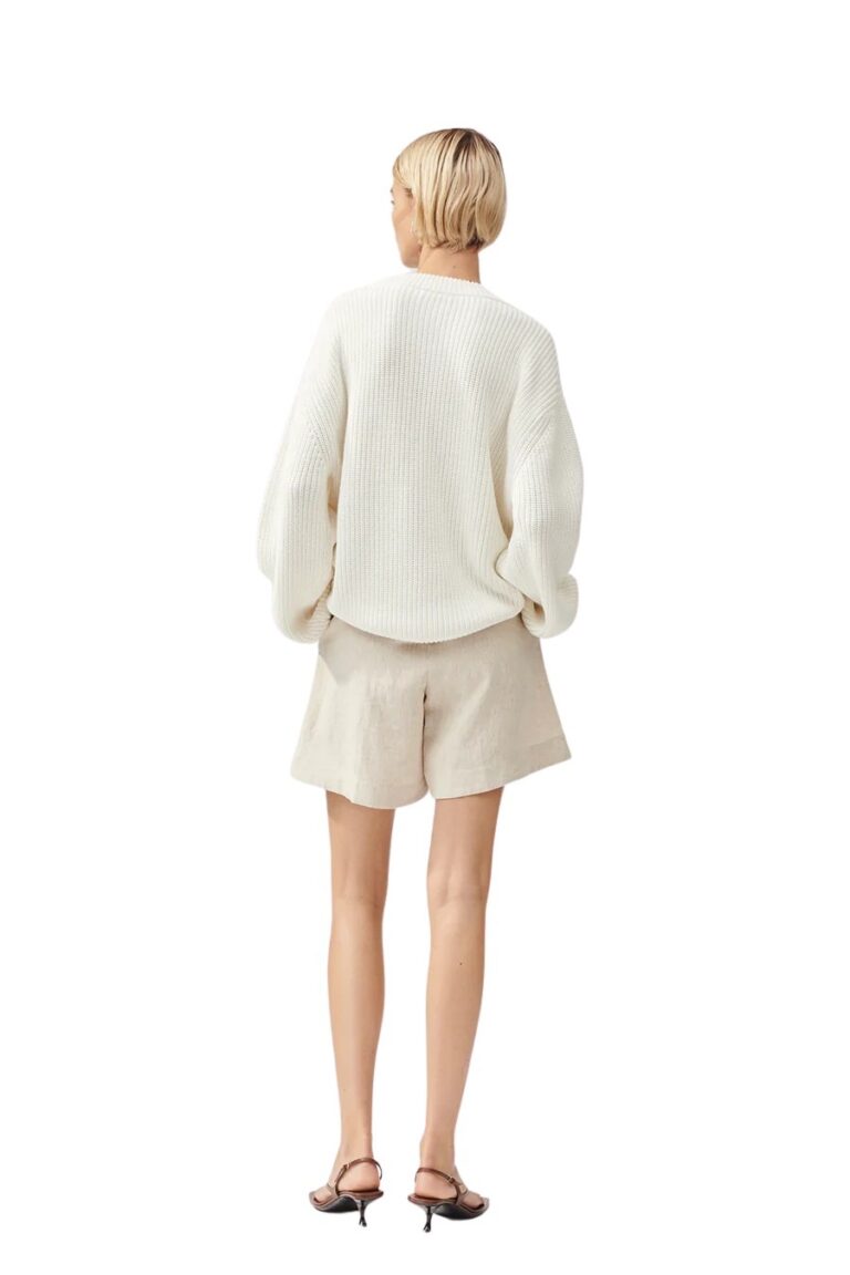 stylein-minimalistic-scandinavian-timeless-swedish-design-womenswear-online-exclusive-solone-shorts-beige-summer-spring-chic-linen