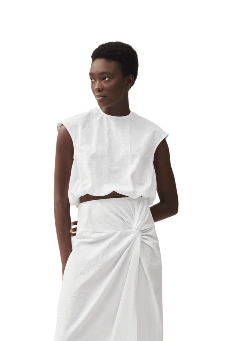 stylein-minimalistic-scandinavian-timeless-swedish-design-womenswear-women-wear-classics-classic-meliza-top-sleeveless-white-seersucker-cotton-3_1200x