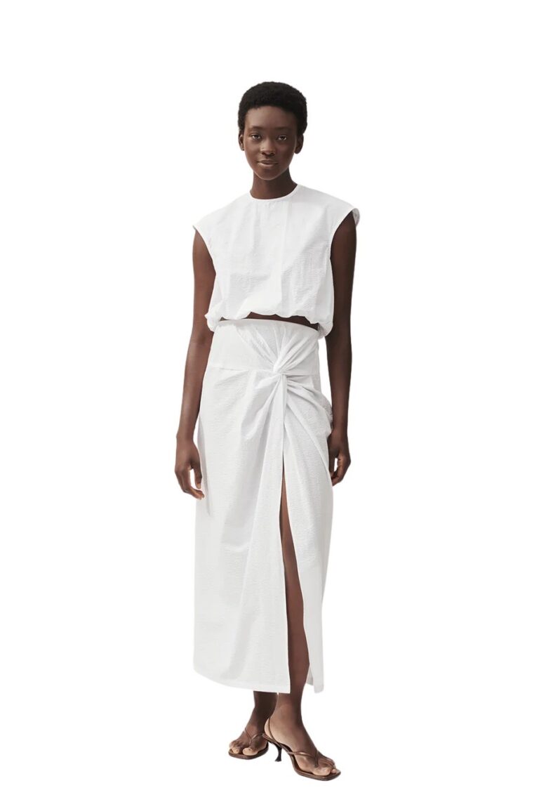 stylein-minimalistic-scandinavian-timeless-swedish-design-womenswear-women-wear-classics-classic-meliza-top-sleeveless-white-seersucker-cotton-4