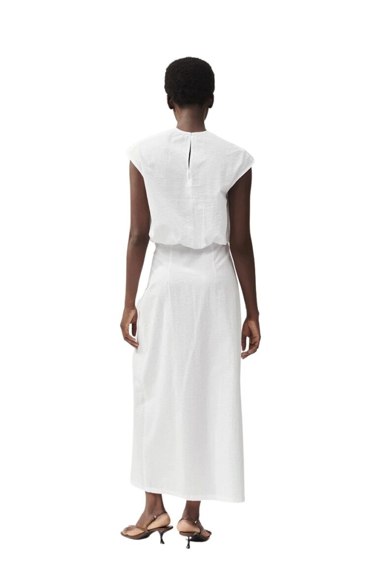 stylein-minimalistic-scandinavian-timeless-swedish-design-womenswear-women-wear-classics-classic-meliza-top-sleeveless-white-seersucker-cotton