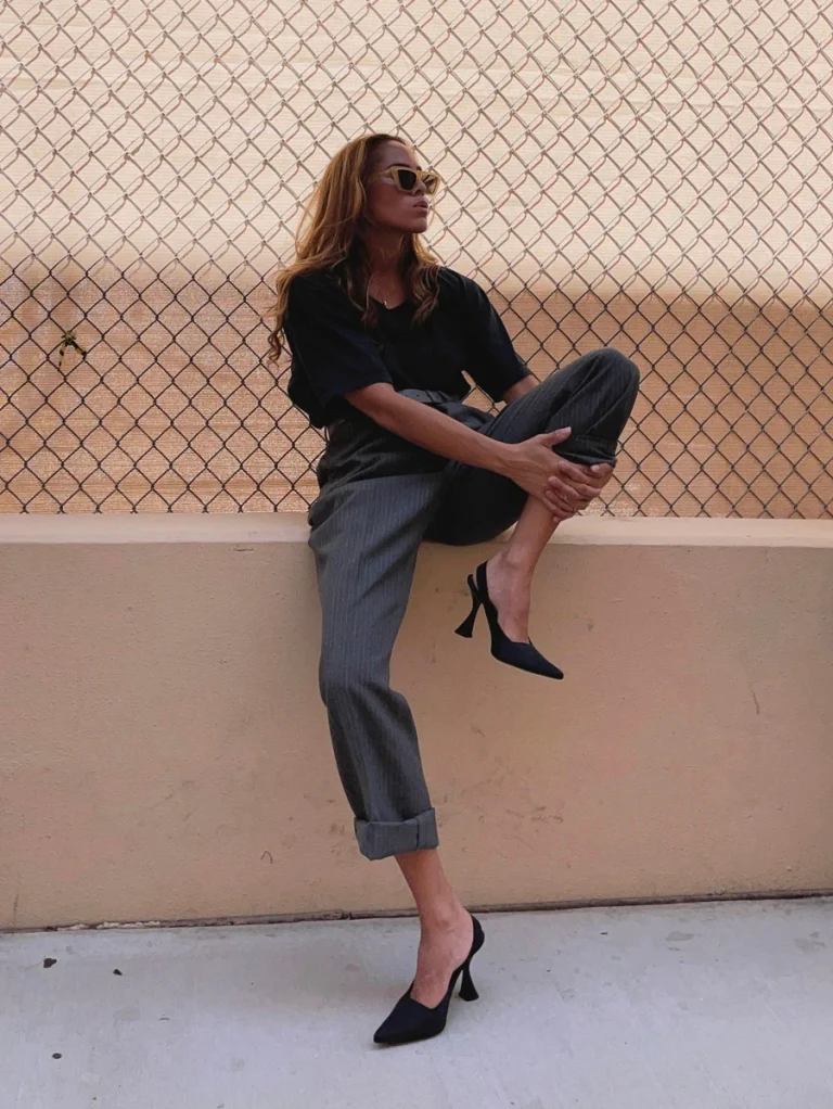 FilisPina_Maniacslingback_sittingfence1_1800x2400_fr_f40768f8-0739-480c-9ead-29250fe5a61f_900x