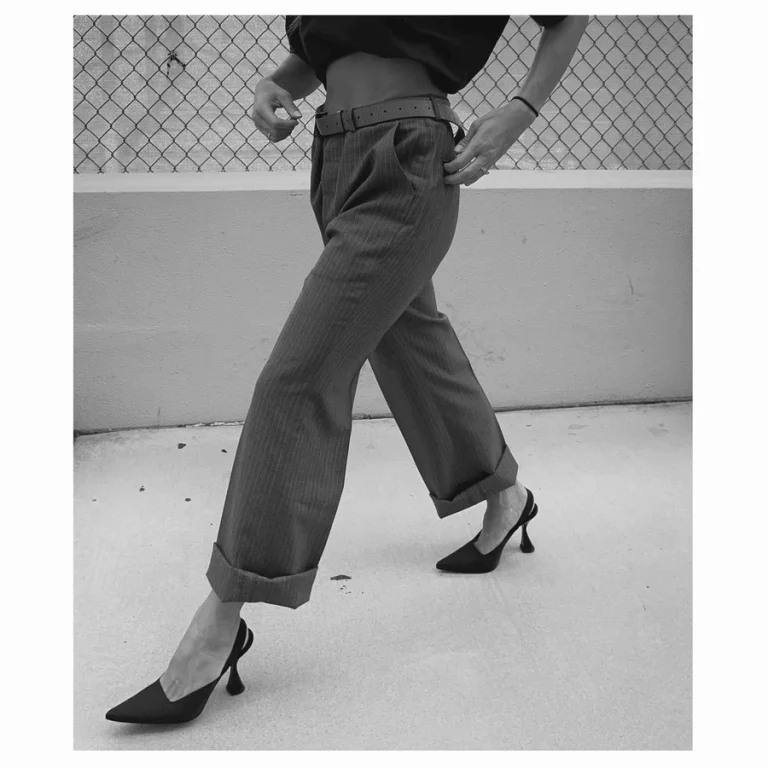 FilisPina_Maniacslingback_walking_Blackwhite_square_900x