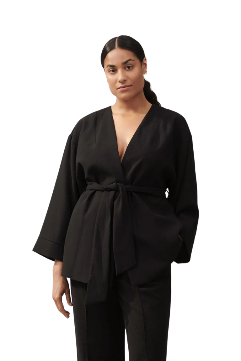 balsas-blazer-kimono-stylein-minimalistic-scandinavian-timeless-swedish-design-womenswear-classics-classic-black-jacket-2