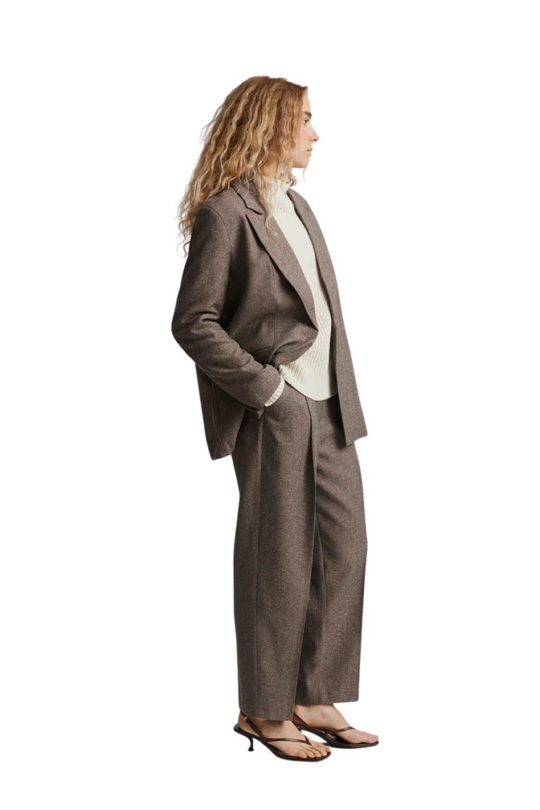 stylein-minimalistic-scandinavian-timeless-swedish-design-womenswear-classics-classic-biggin-blazer-brown-jacket-fw22-brown-twill