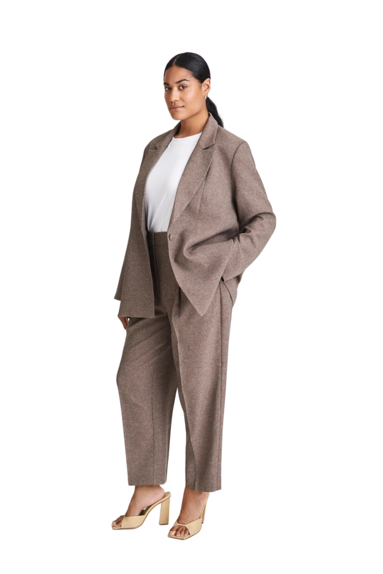 stylein-minimalistic-scandinavian-timeless-swedish-design-womenswear-classics-classic-biggin-blazer-brown-twill-jacket-fw22-berga-trousers-0