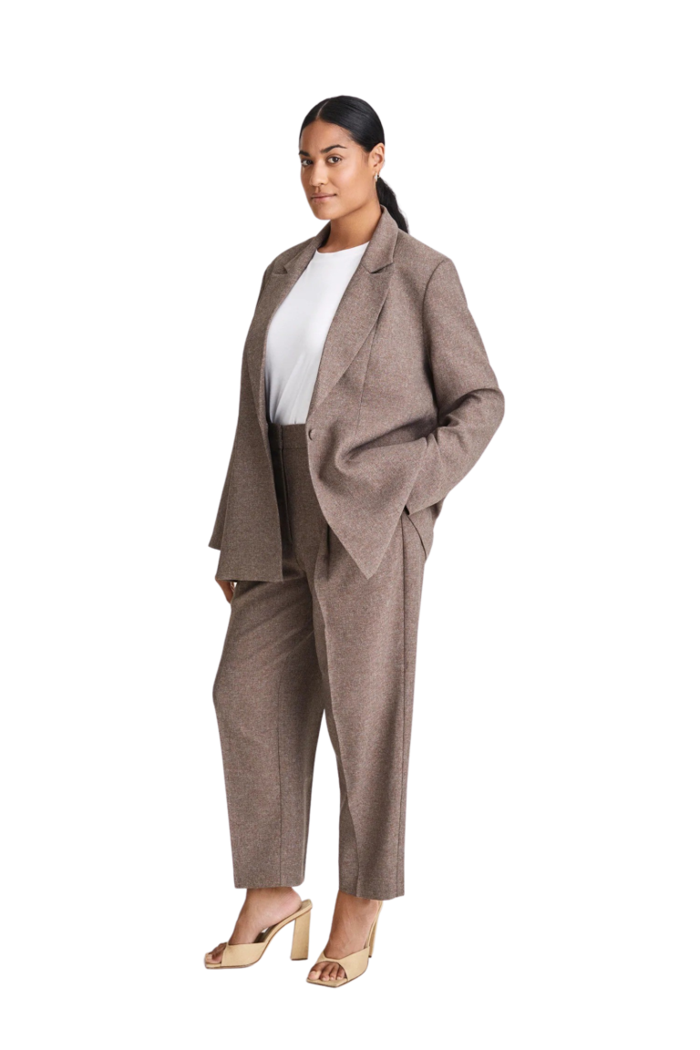 stylein-minimalistic-scandinavian-timeless-swedish-design-womenswear-classics-classic-biggin-blazer-brown-twill-jacket-fw22-berga-trousers-0