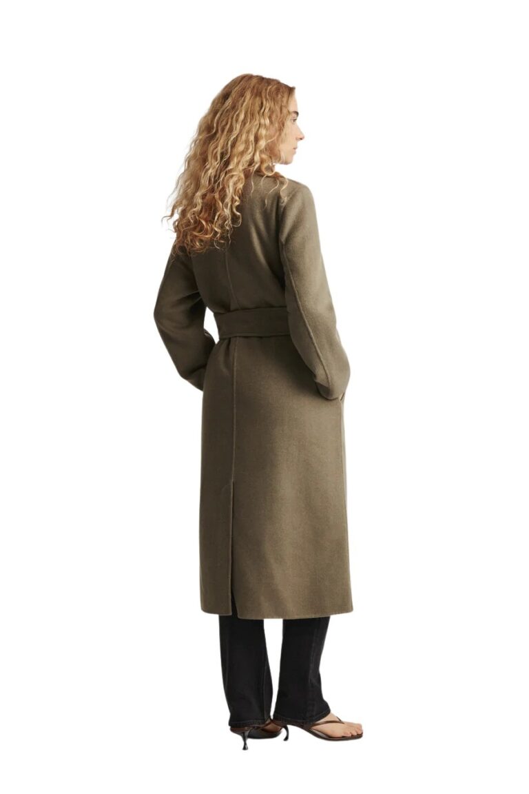 stylein-minimalistic-scandinavian-timeless-swedish-design-womenswear-classics-classic-outerwear-tola-coat-sage-green-long-belt-wool-blend-2