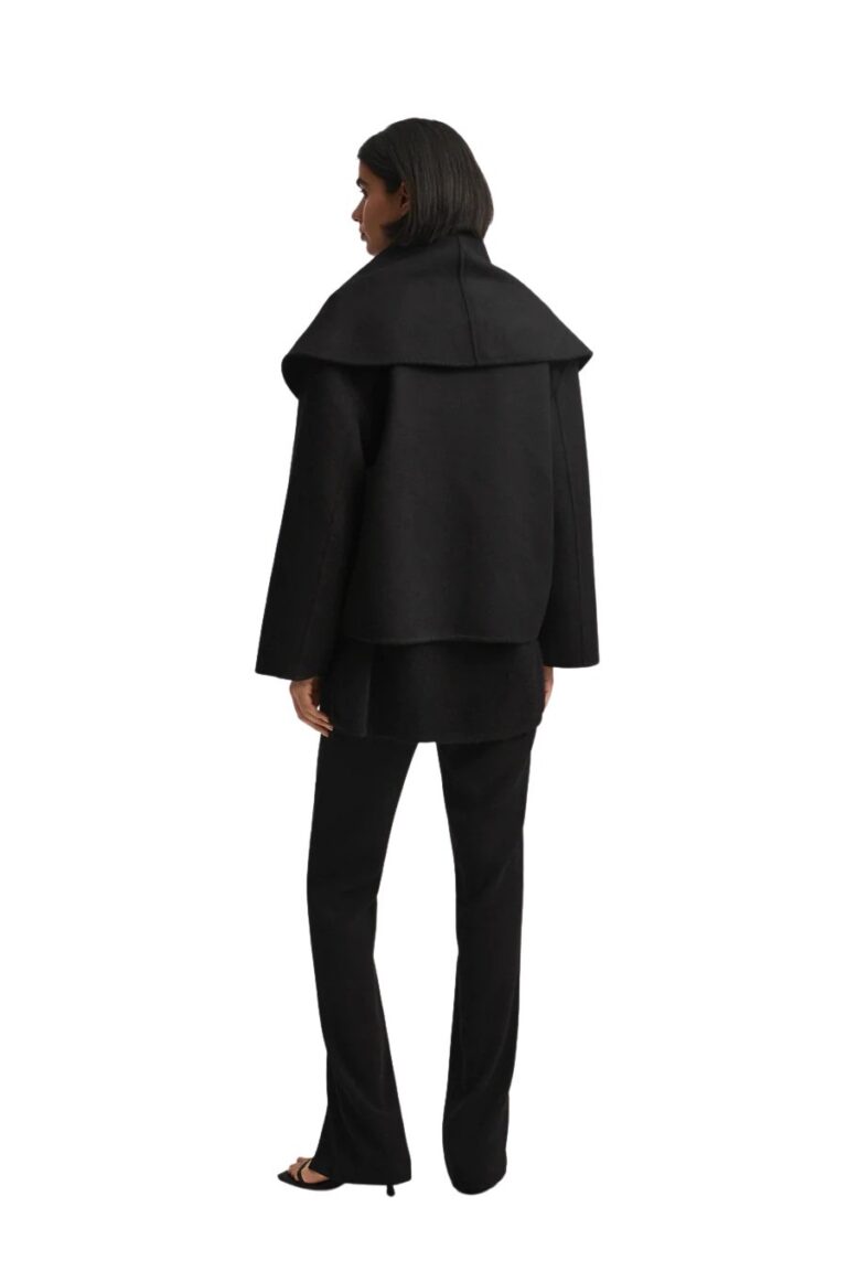 stylein-minimalistic-scandinavian-timeless-swedish-design-womenswear-classics-classic-outerwear-tortona-jacket-black-short-boxy-wool-blend-1