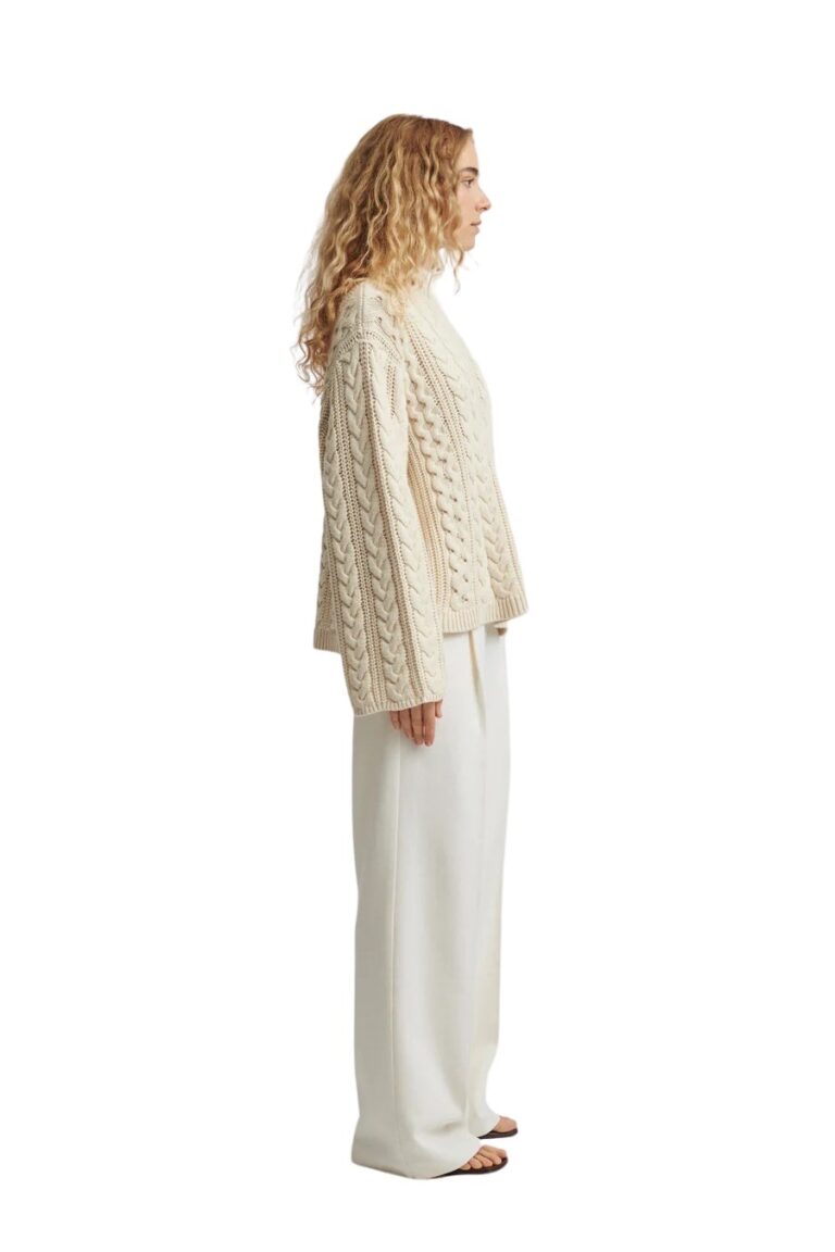 stylein-minimalistic-scandinavian-timeless-swedish-design-womenswear-women-wear-classic-april-sweater-knitwear-ps23-white-cable-cream-cotton-wool-0