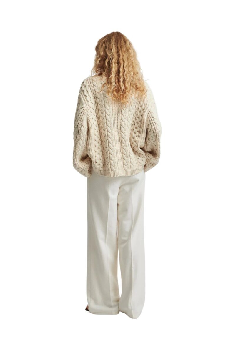 stylein-minimalistic-scandinavian-timeless-swedish-design-womenswear-women-wear-classic-april-sweater-knitwear-ps23-white-cable-cream-cotton-wool-1