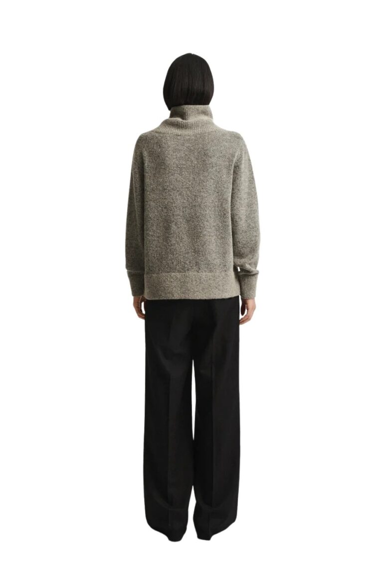 stylein-minimalistic-scandinavian-timeless-swedish-design-womenswear-women-wear-classic-elbe-sweater-knitwear-ps23-oat-alpaca-knit-polo-1