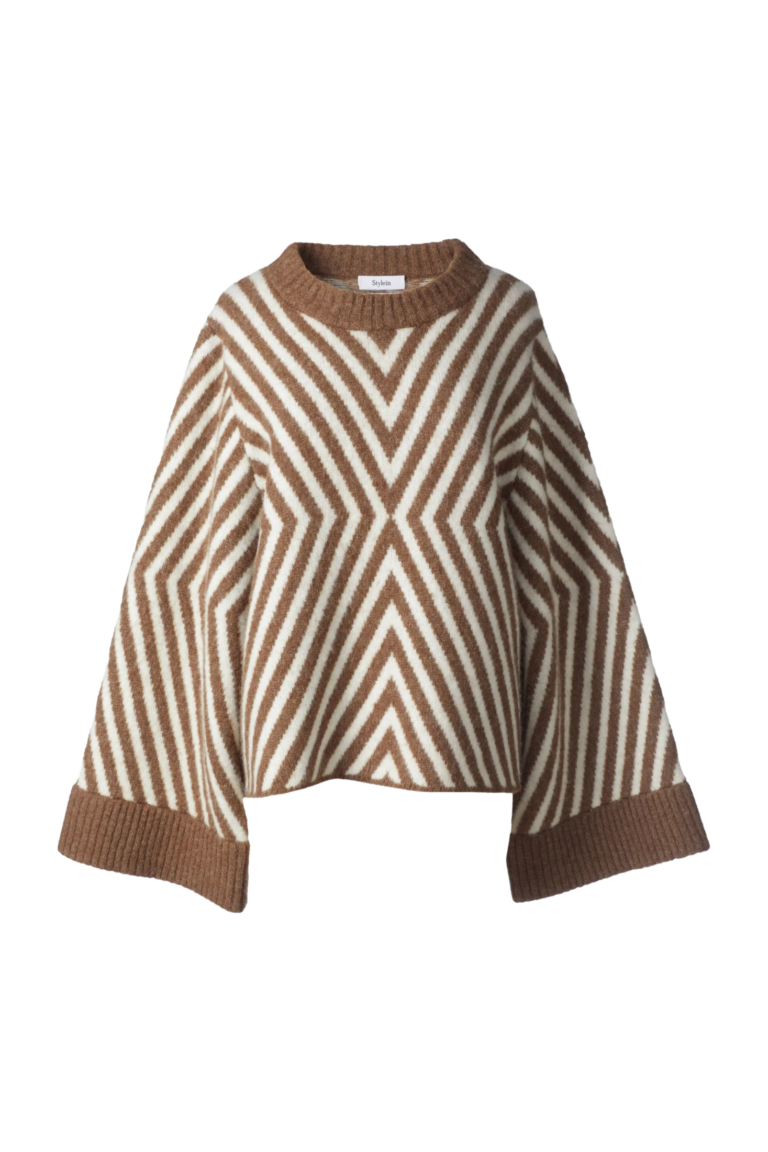 stylein-minimalistic-scandinavian-timeless-swedish-design-womenswear-women-wear-classic-lara-sweater-knitwear-wool-alpaca-fw22-pattern-patterned-white-camel-brown