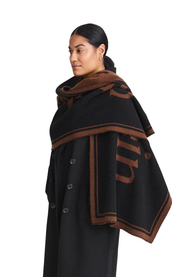 stylein-minimalistic-scandinavian-timeless-swedish-design-womenswear-women-wear-classic-thalia-scarf-accessories-accessory-logo-wool-blend-dark-camel-brown-black-1_1200x