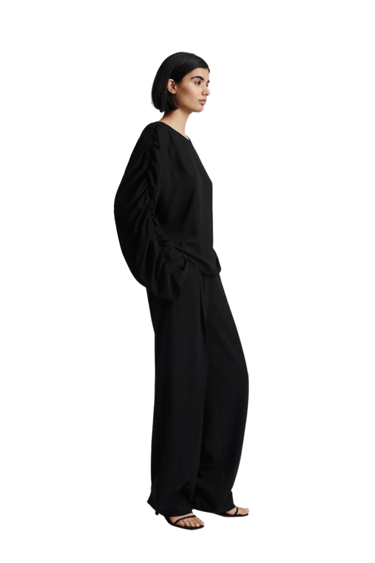 stylein-minimalistic-scandinavian-timeless-swedish-design-womenswear-women-wear-classics-classic-maglie-top-blouse-fw22-black-0