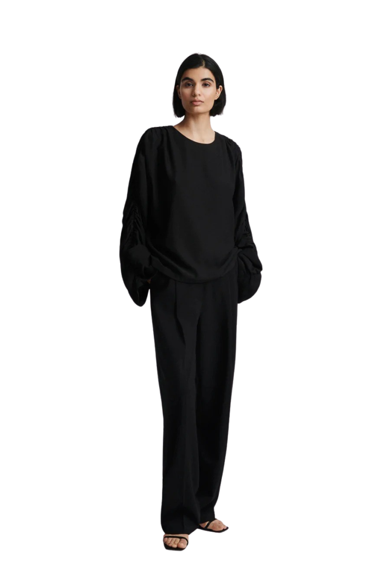 stylein-minimalistic-scandinavian-timeless-swedish-design-womenswear-women-wear-classics-classic-maglie-top-blouse-fw22-black