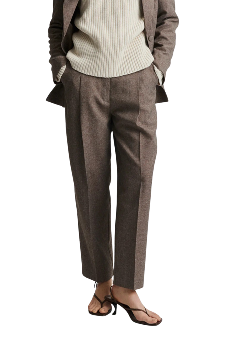 stylein-minimamalistic-scandinavian-timeless-swedish-design-womenswear-classics-classic-berga-trousers-fw22-brown-twill-cropped