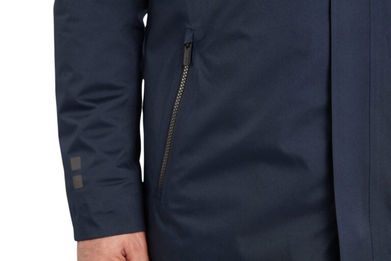 7029_95_590_black-storm-coat_navy_0886