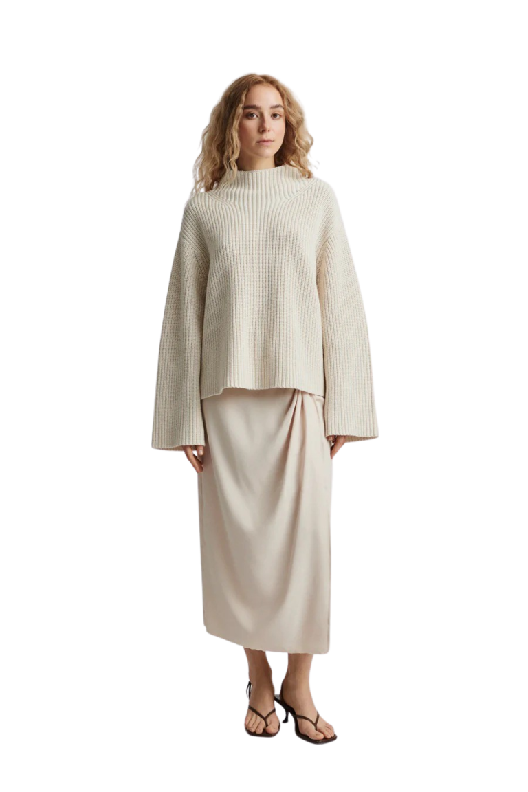 stylein-minimalistic-scandinavian-timeless-swedish-design-womenswear-classics-classic-modena-skirt-fw22-long-cream