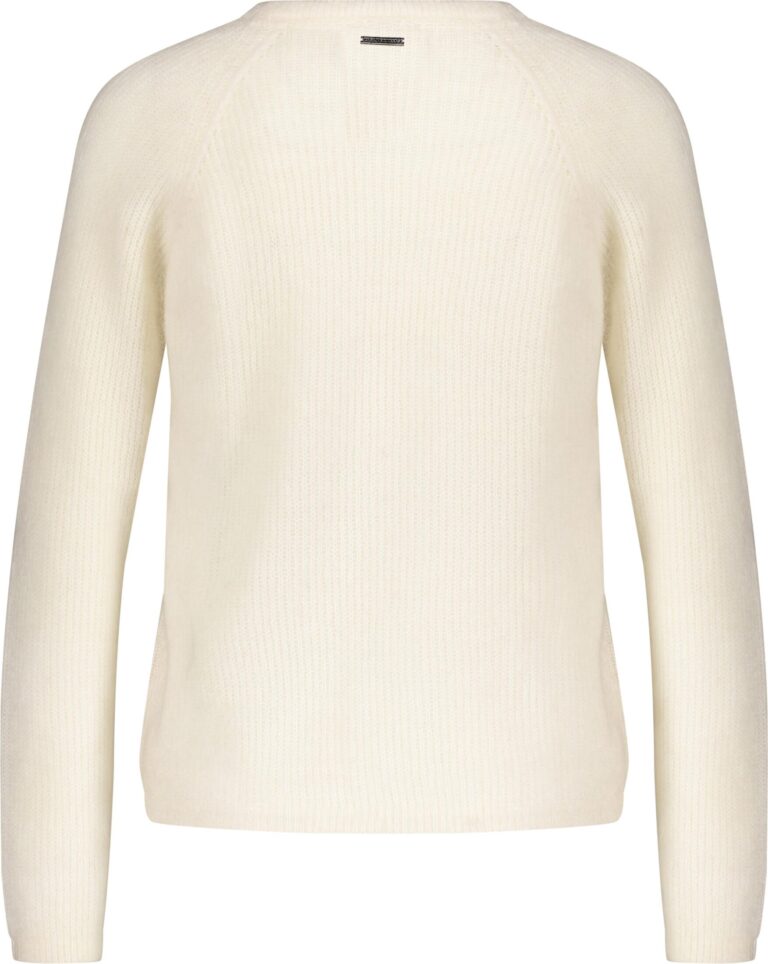 web_image_betzy_sweater_cream_s_mohair_r-neck__20324_betzy_cream_2766099844_plid_14463