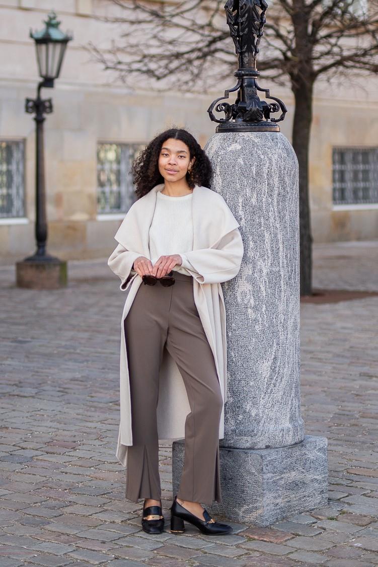 web_image_kylie_pants_brown_m_stretch_slit_pants__img_9904_close_up1116058191_plid_21564