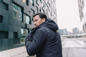 7033_590_regulator_parka_navy_dsc_4164_screen