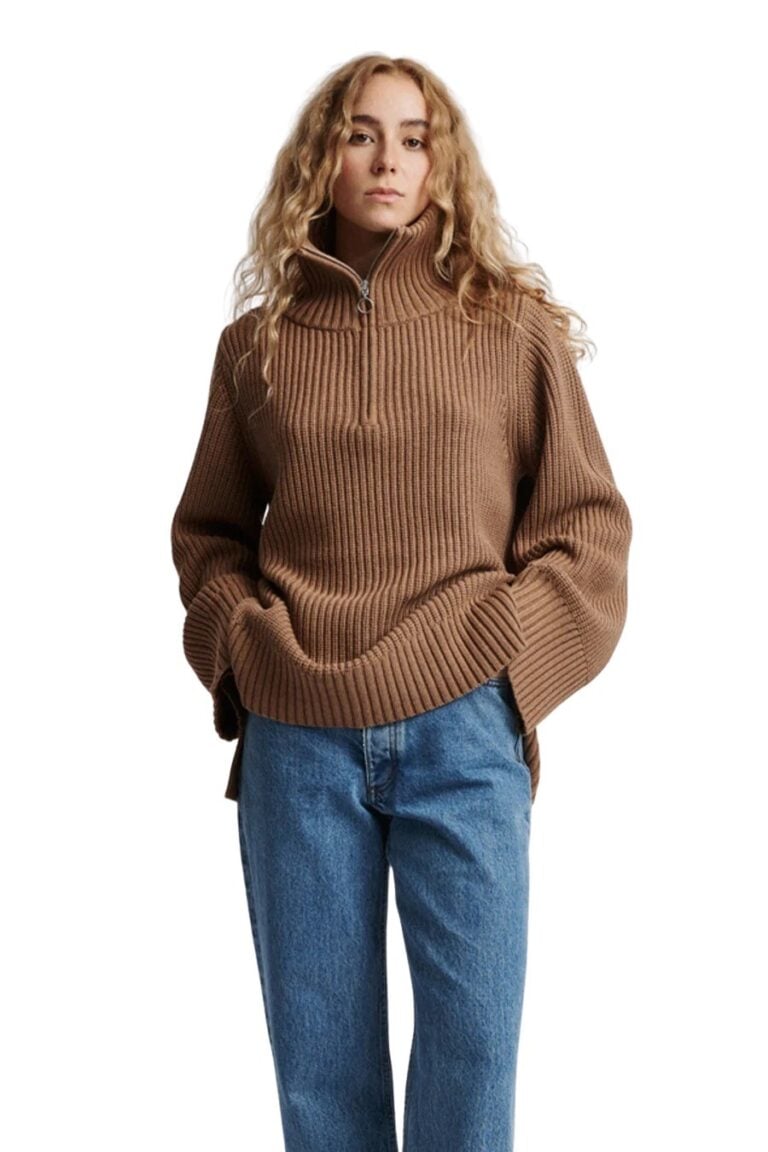 stylein-minimalistic-scandinavian-timeless-swedish-design-womenswear-women-wear-classic-alain-sweater-knitwear-camel-wool-cotton-fw22-zipper-brown_2f8722ed-ad3c-4505-9261-ee02e967357a_1200x