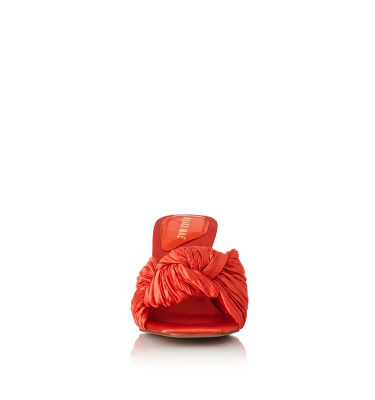 Lia-orange-toecopy