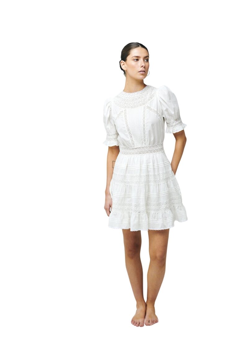 mio-short_s23w1042_white_cotton_lace_ss23_pia-tjelta_1