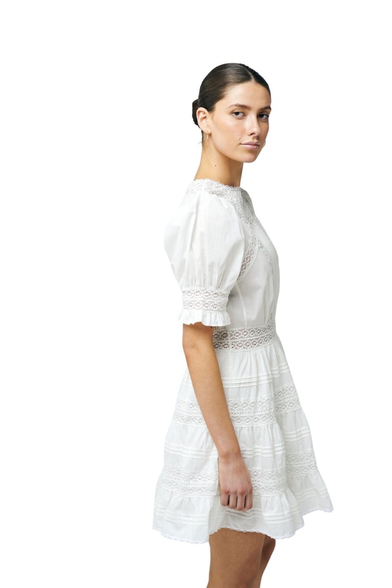 mio-short_s23w1042_white_cotton_lace_ss23_pia-tjelta_2