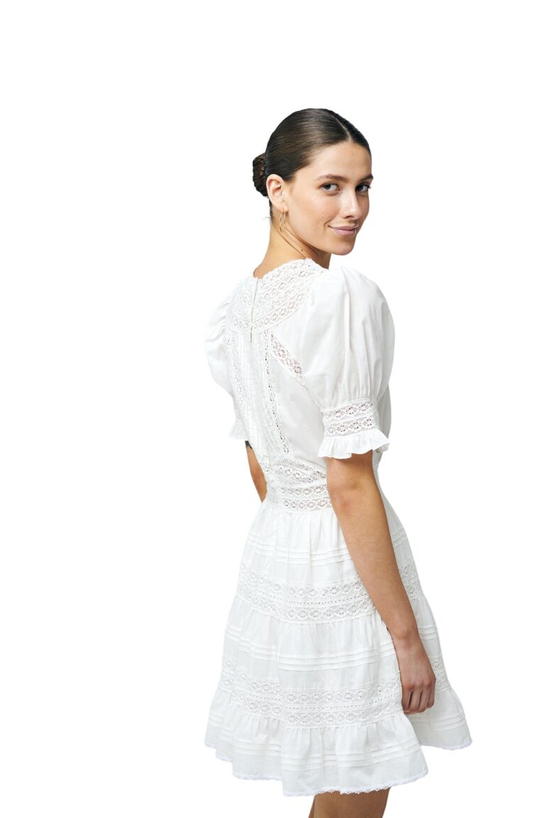 mio-short_s23w1042_white_cotton_lace_ss23_pia-tjelta_3