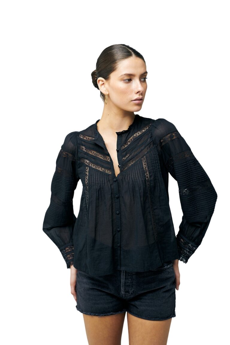 ollie_s23w2022_black_cotton_lace_ss23_pia-tjelta_1