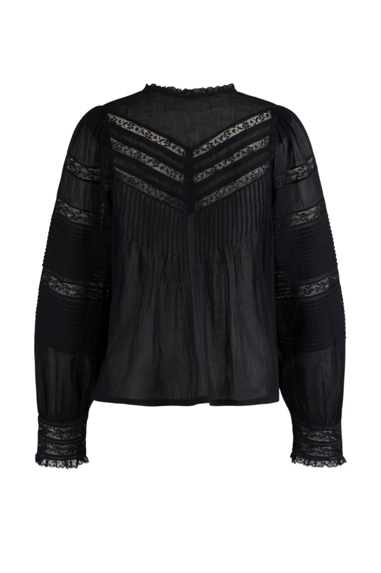 ollie_s23w2022_black_cotton_lace_ss23_pia-tjelta_packs_back